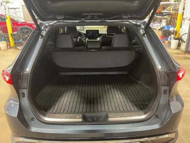 Used 2022 Toyota Venza XLE image 20