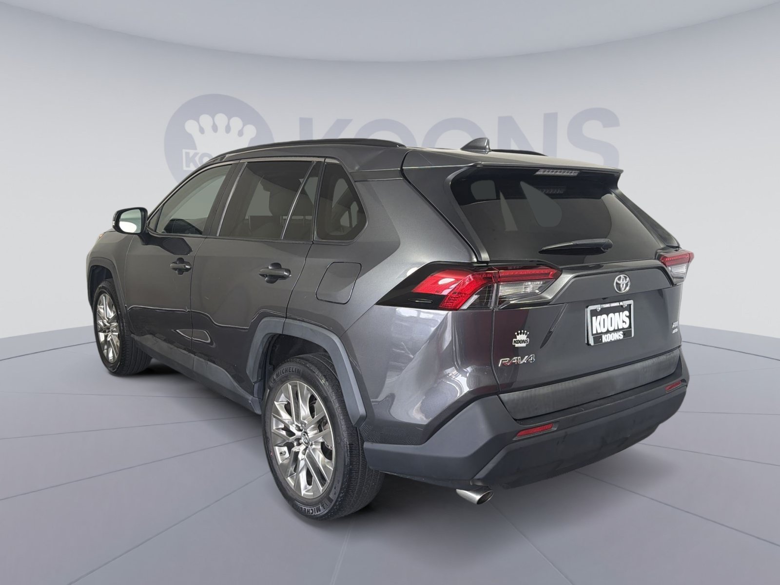 Used 2019 Toyota RAV4 XLE Premium w/ Cold Weather Package AWD/4WD image 4
