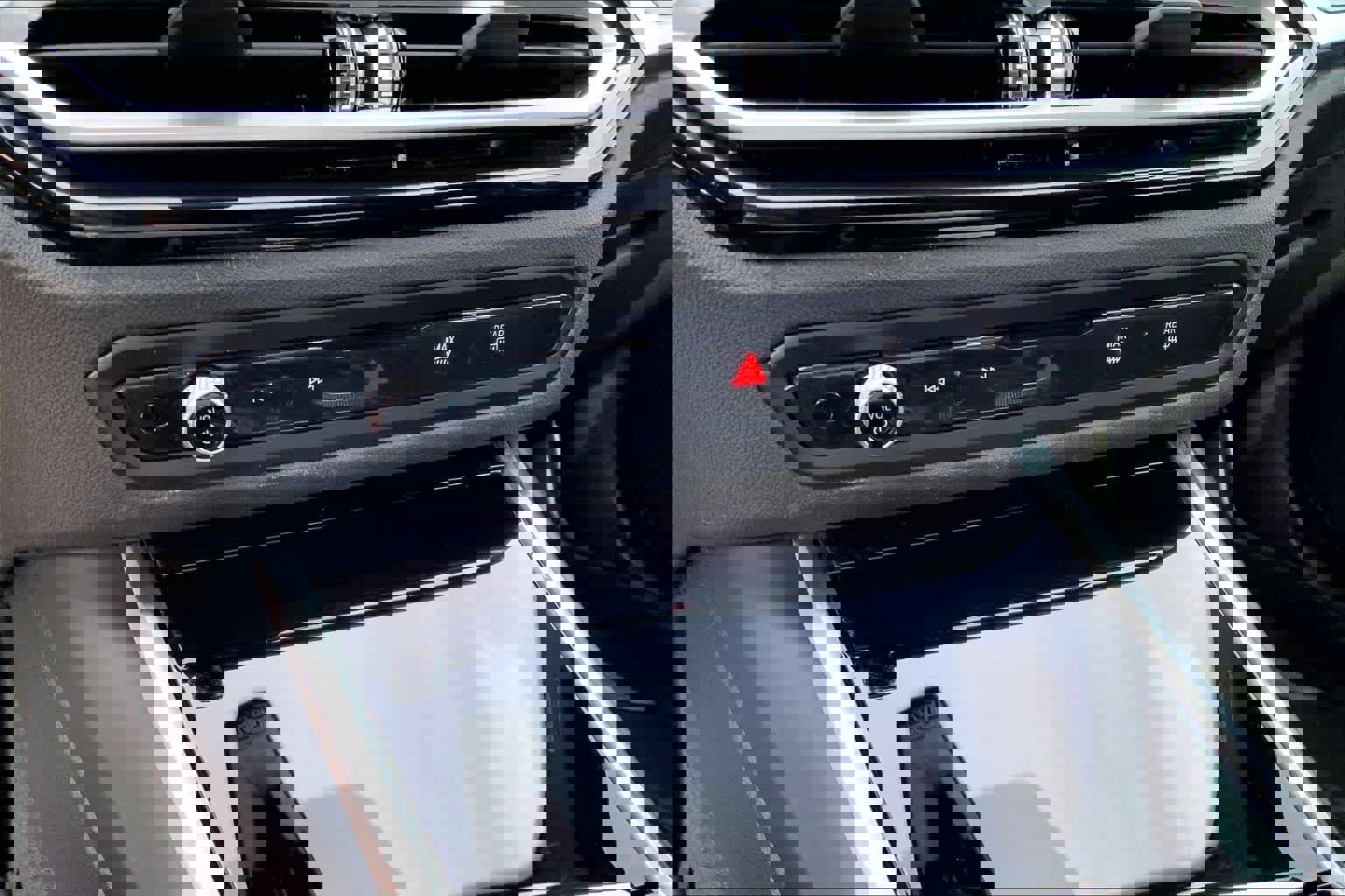 Used 2024 BMW 330i Sedan w/ Convenience Package image 31