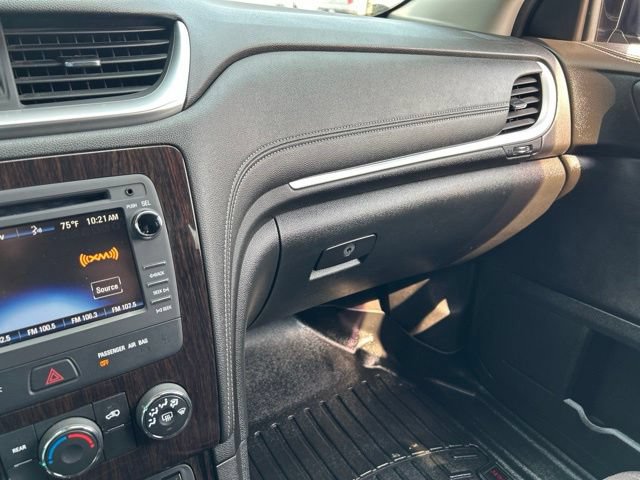 Used 2015 Chevrolet Traverse LT w/ Style and Technology Package FWD image 4