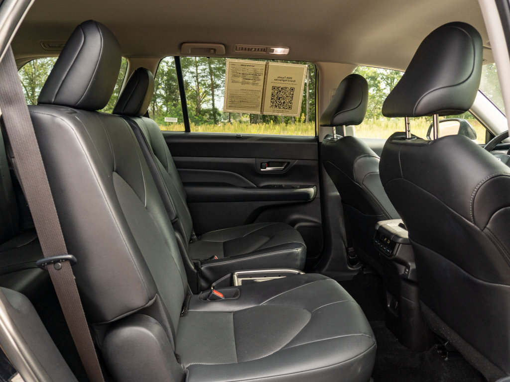 Used 2025 Toyota Grand Highlander AWD image 18