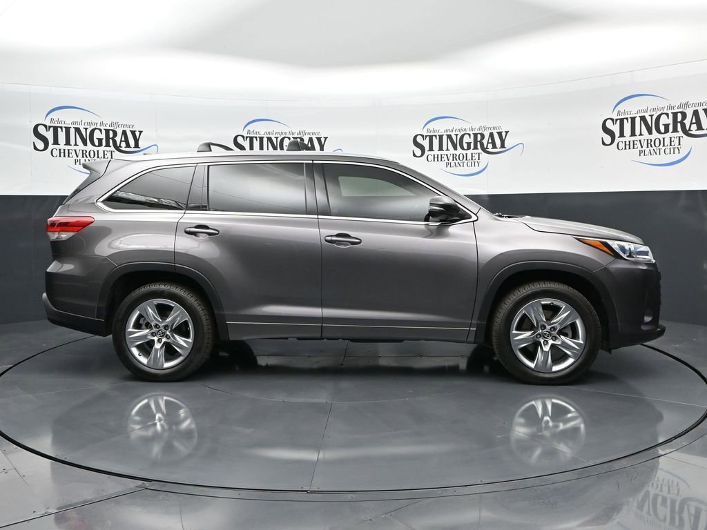 Used 2017 Toyota Highlander Limited image 8