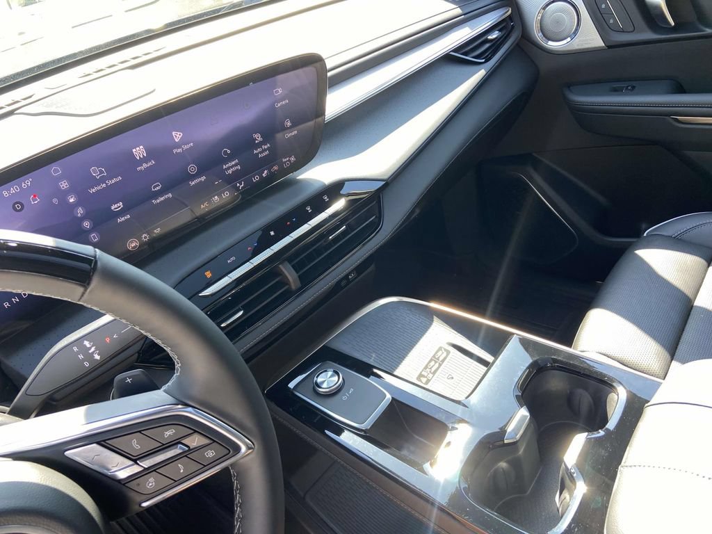 Used 2025 Buick Enclave Avenir w/ Super Cruise Package FWD image 27
