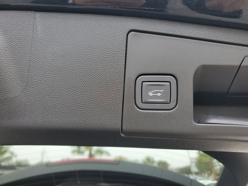 Used 2025 Cadillac XT4 Sport w/ Cold Weather Package image 13