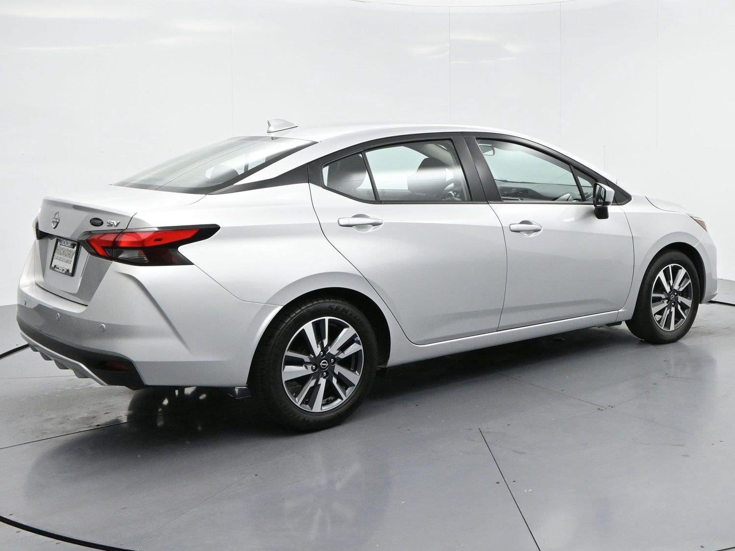 Used 2023 Nissan Versa SV FWD image 7