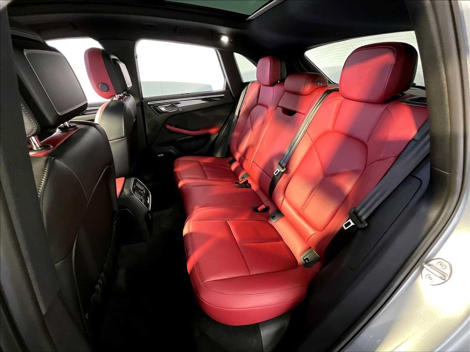 Certified 2023 Porsche Macan AWD/4WD image 24