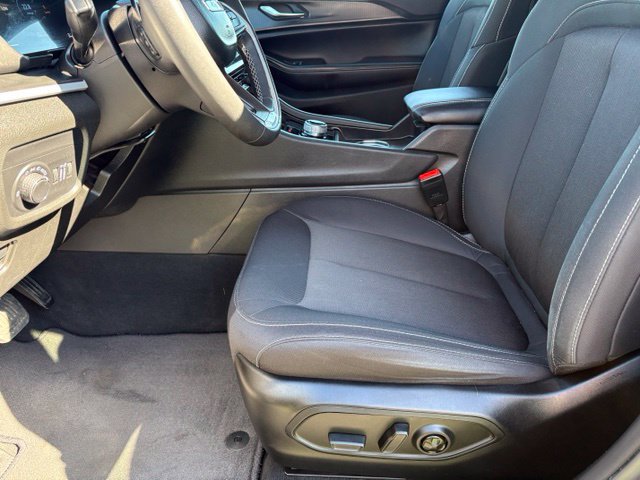 Used 2024 Jeep Grand Cherokee Laredo w/ Luxury Tech Group I AWD/4WD image 11