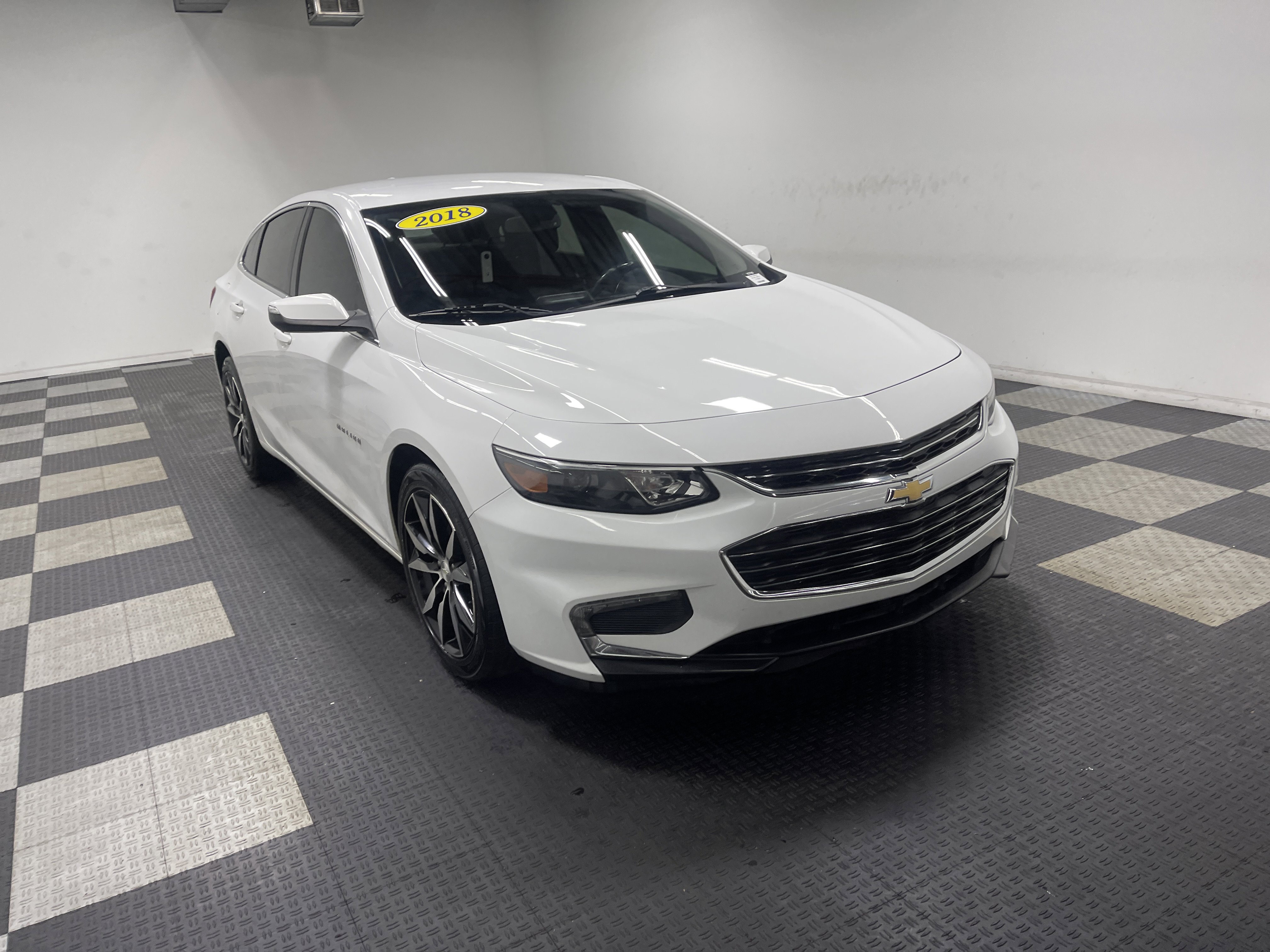 Used 2018 Chevrolet Malibu LT FWD image 6