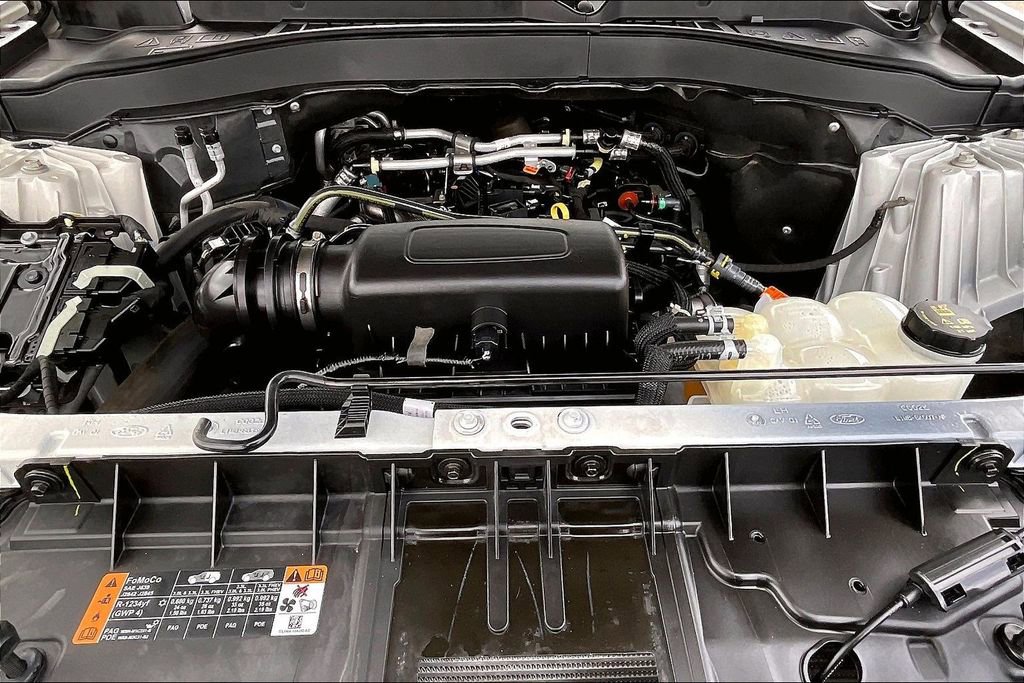 Used 2021 Ford Explorer XLT image 6