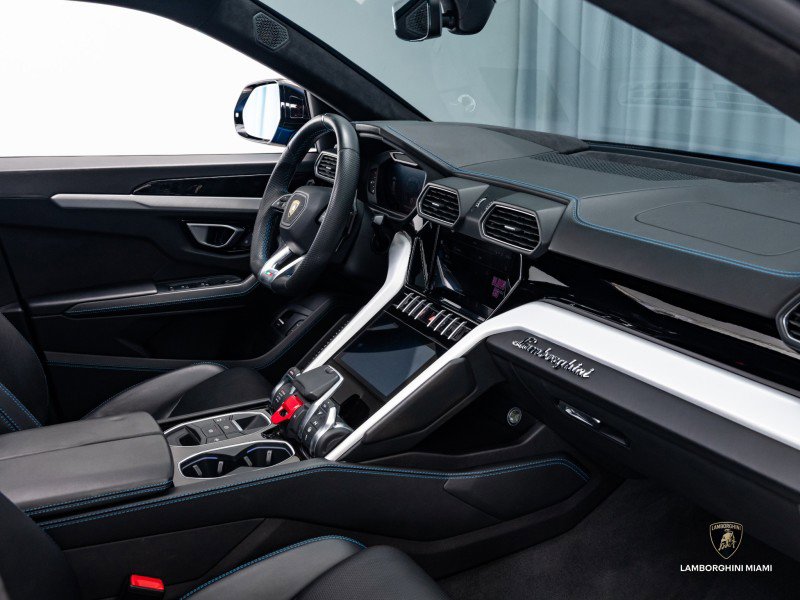 Used 2020 Lamborghini Urus image 40