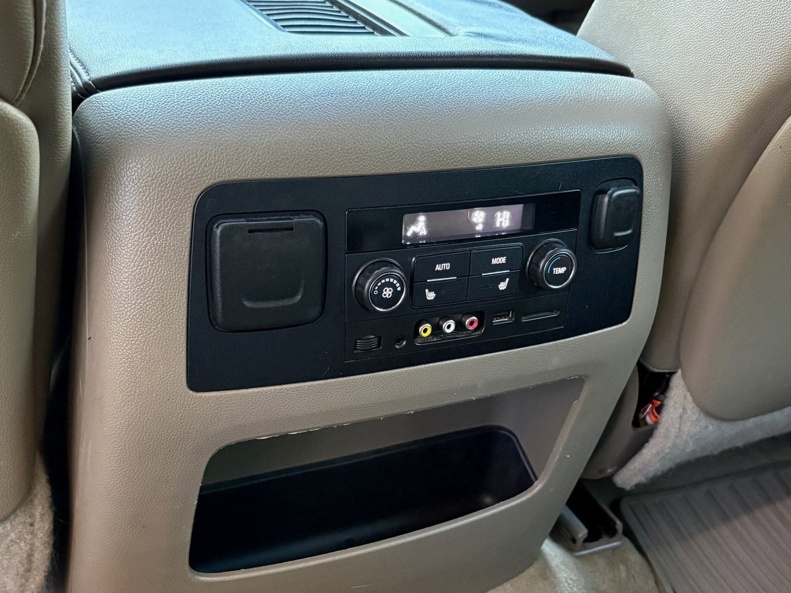 Used 2015 Chevrolet Suburban LTZ image 22