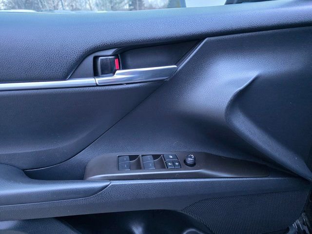Used 2021 Toyota Camry LE image 23