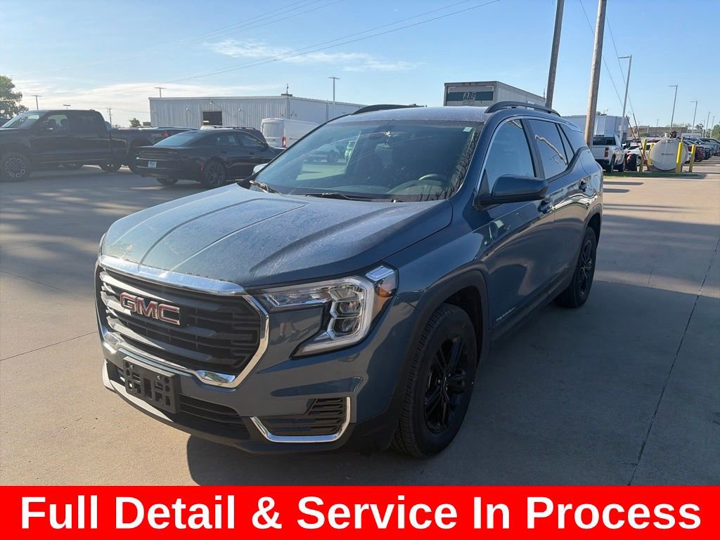 Used 2024 GMC Terrain SLE w/ Driver Convenience Package AWD/4WD image 3