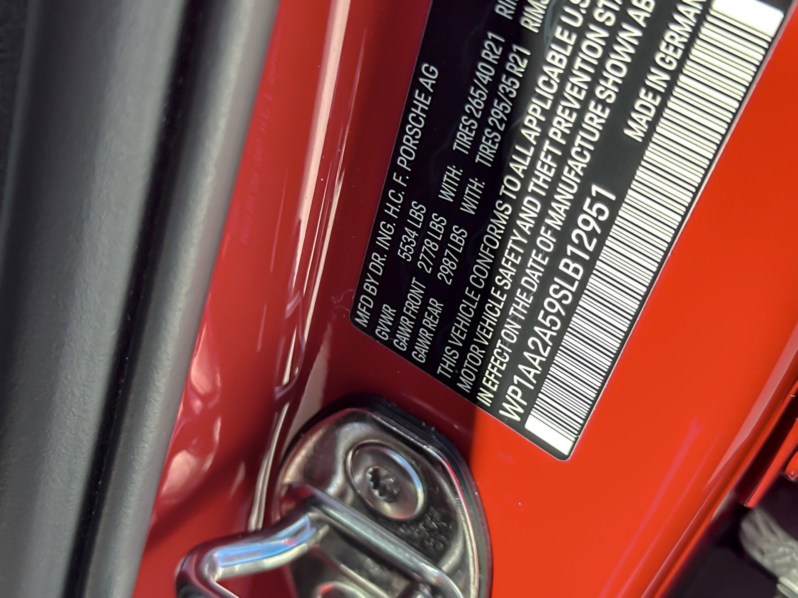 Certified 2025 Porsche Macan image 28