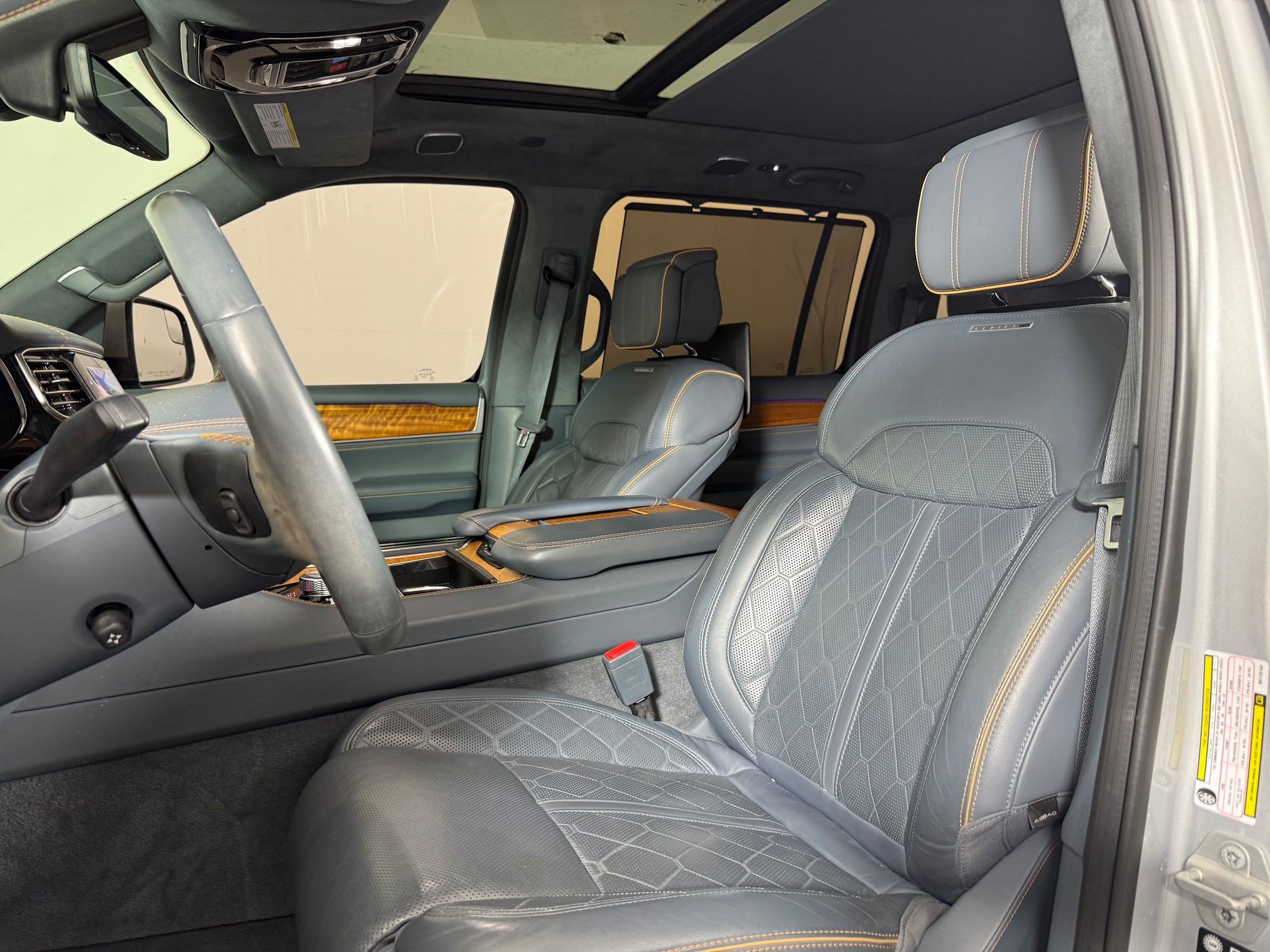 Used 2022 Jeep Grand Wagoneer Series III w/ Rear Seat Video Group 1 AWD/4WD image 27