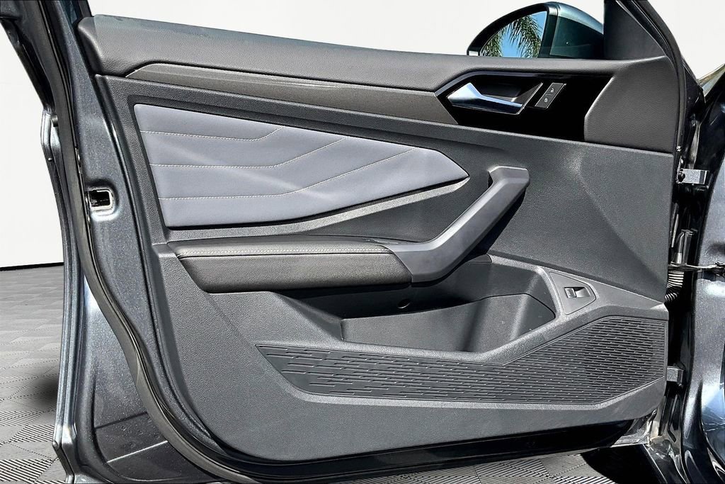 Used 2025 Volkswagen Jetta SEL image 18