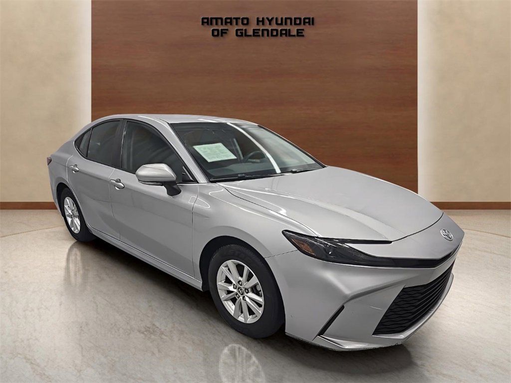 Used 2025 Toyota Camry LE image 8