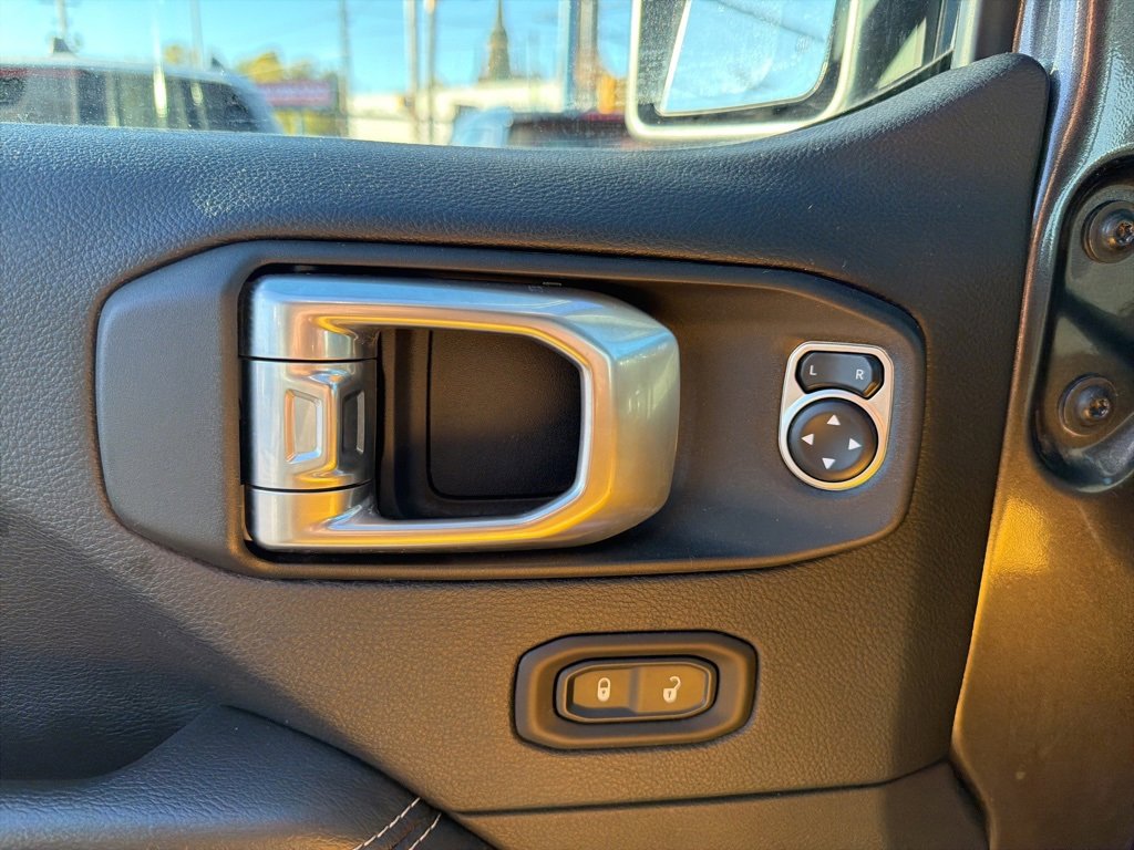 Used 2018 Jeep Wrangler Unlimited Sahara image 29