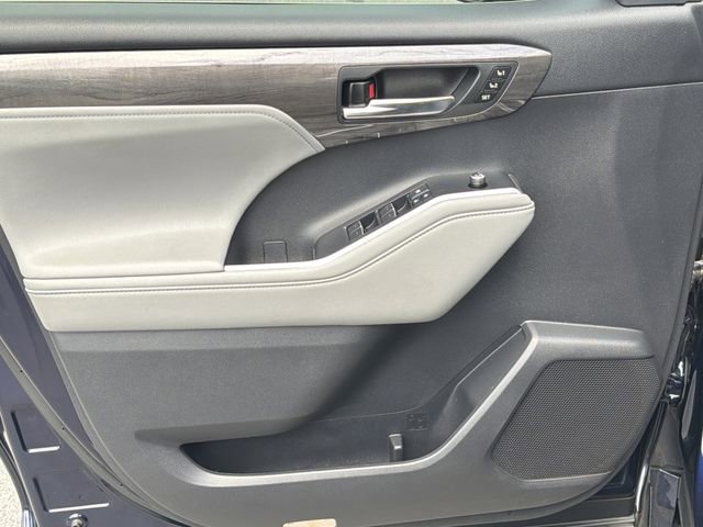 Used 2022 Toyota Highlander Limited AWD/4WD image 10