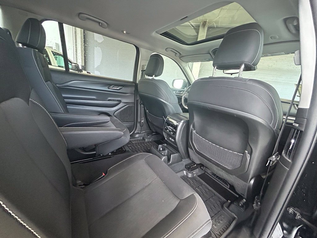 Certified 2024 Jeep Grand Cherokee L Laredo RWD image 33