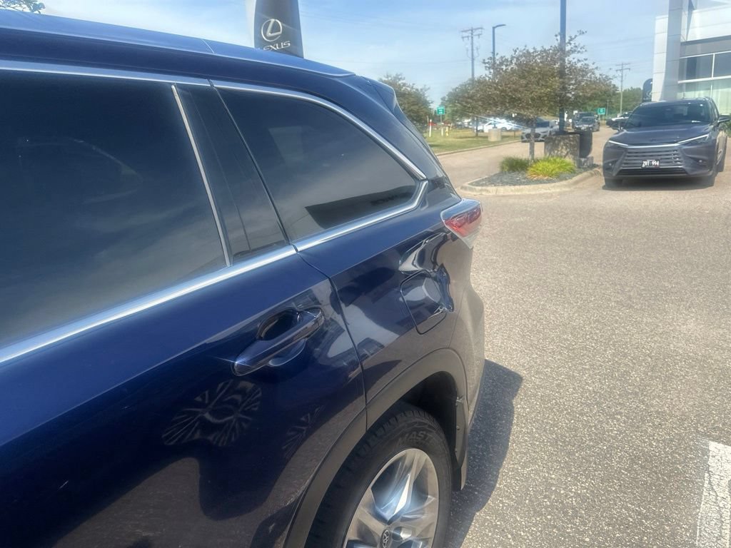 Used 2016 Toyota Highlander Limited Platinum AWD/4WD image 7