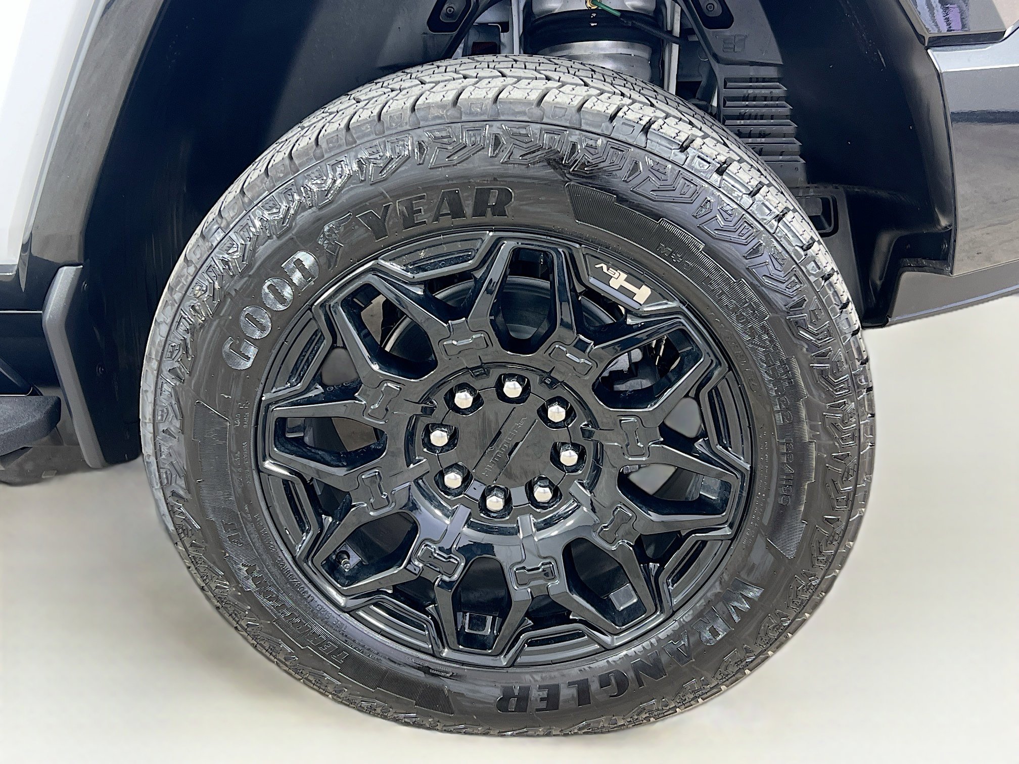 Used 2024 GMC Hummer EV 2X w/ LPO, Illumination Package image 33