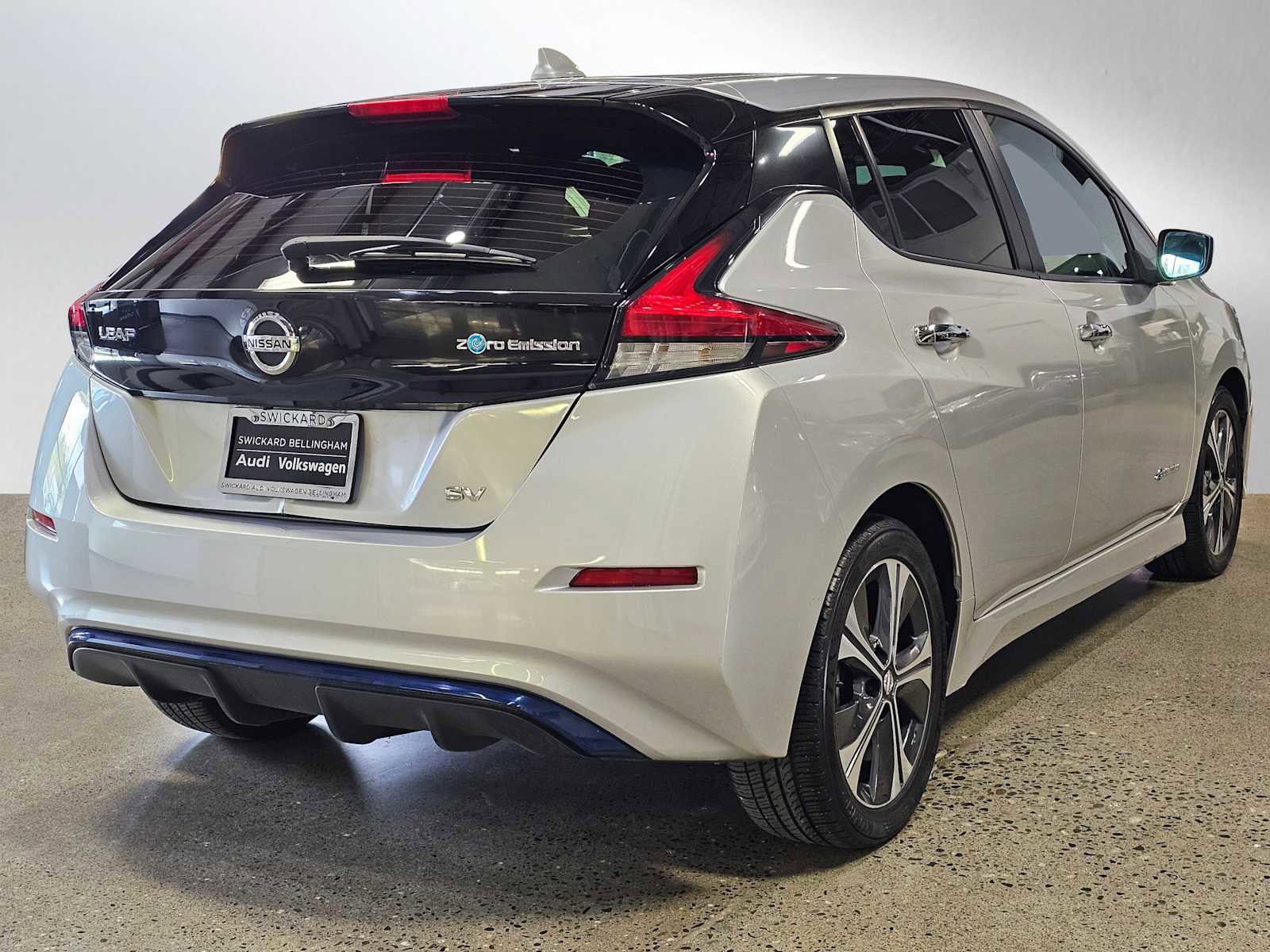 Used 2018 Nissan Leaf SV w/ SV Technology Package image 7