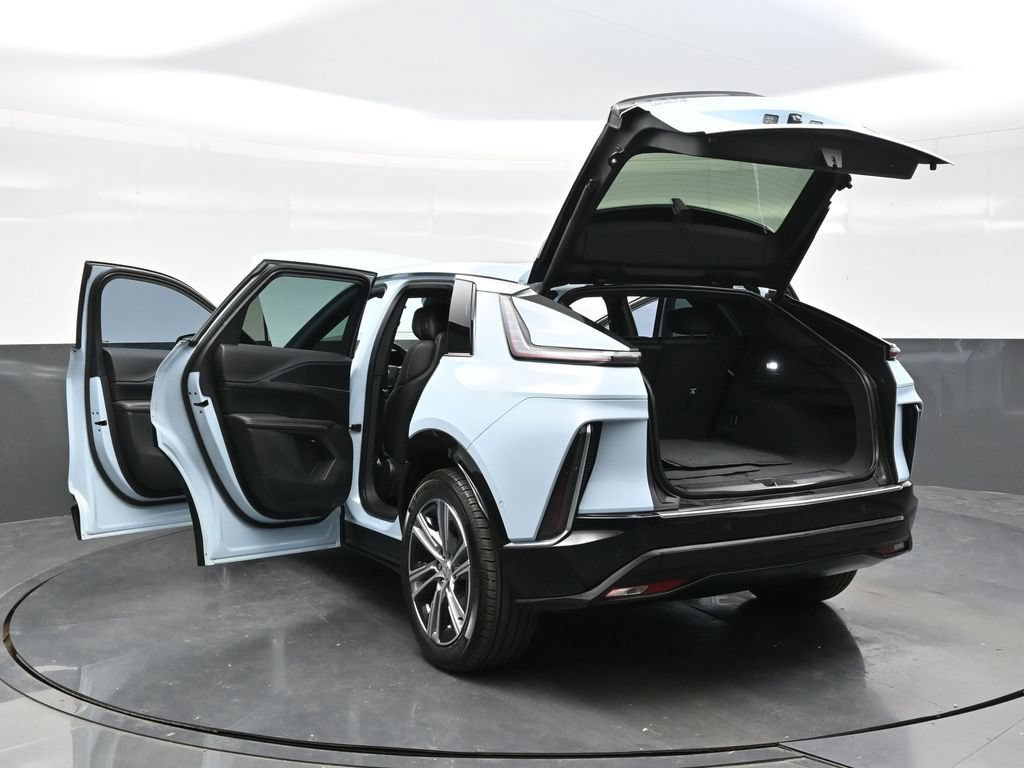 Certified 2024 Cadillac Lyriq Luxury AWD/4WD image 43