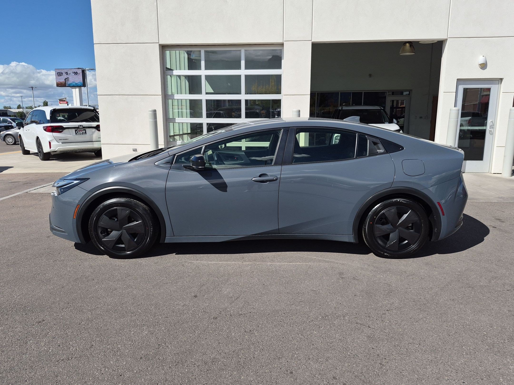 Used 2025 Toyota Prius LE FWD image 10