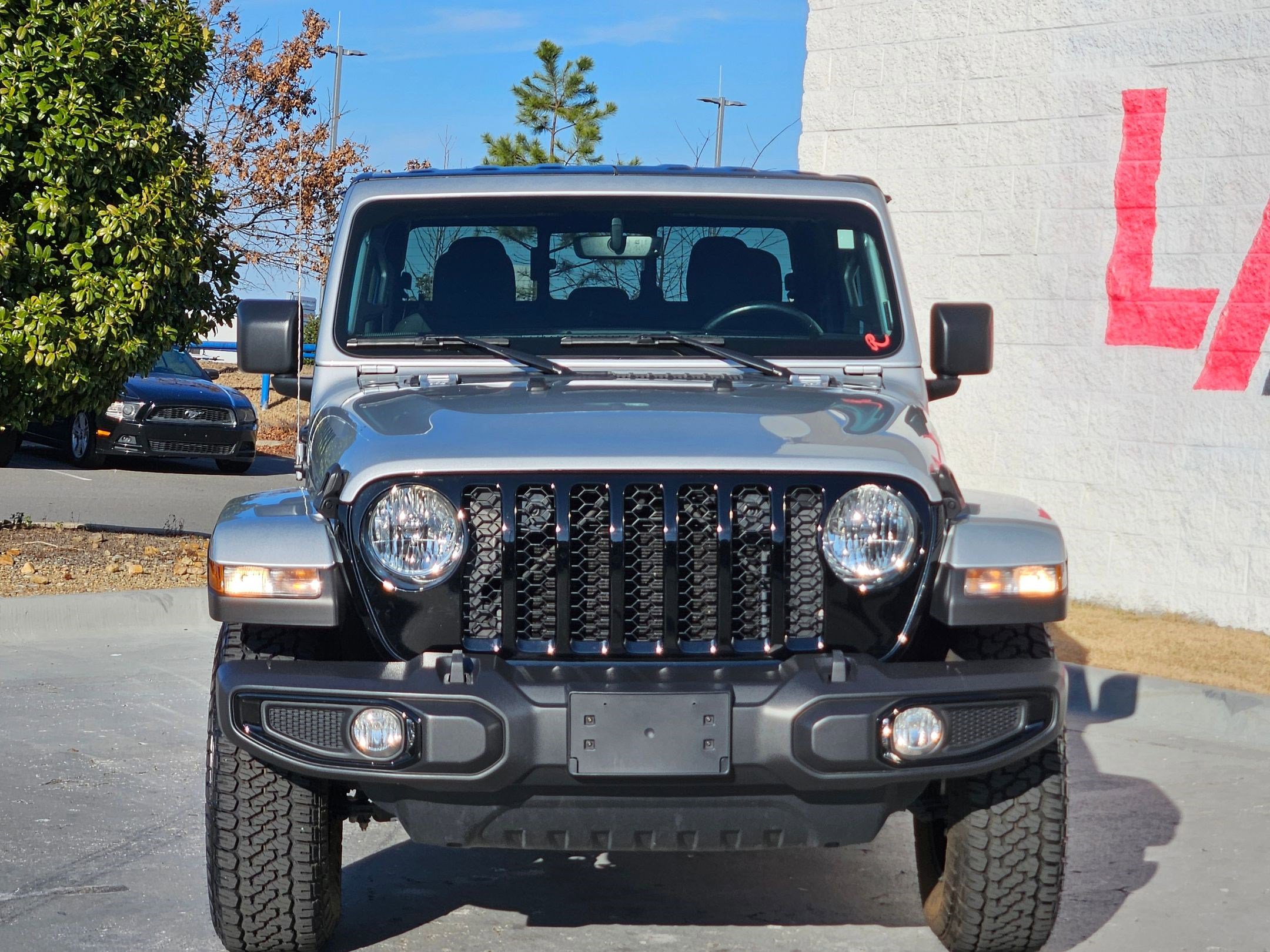 Used 2023 Jeep Gladiator Willys image 2