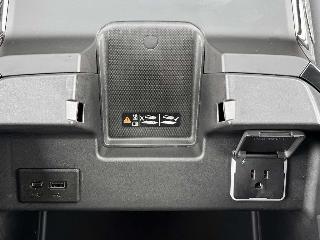 Used 2024 Chevrolet Silverado 2500 ZR2 w/ Technology Package image 27