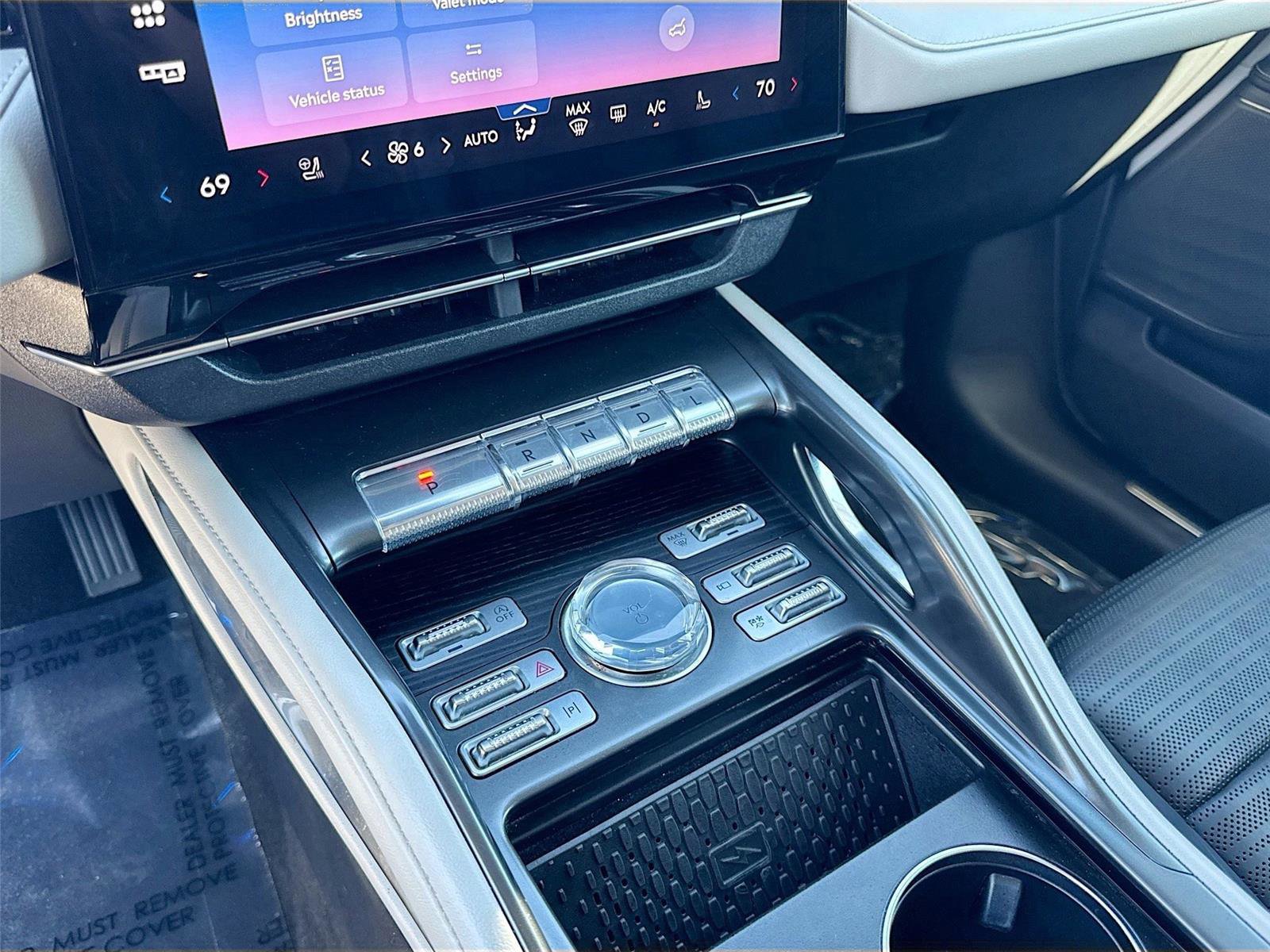 Used 2024 Lincoln Nautilus Reserve image 16