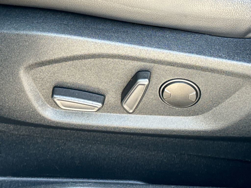 Used 2020 Ford Edge SEL image 23