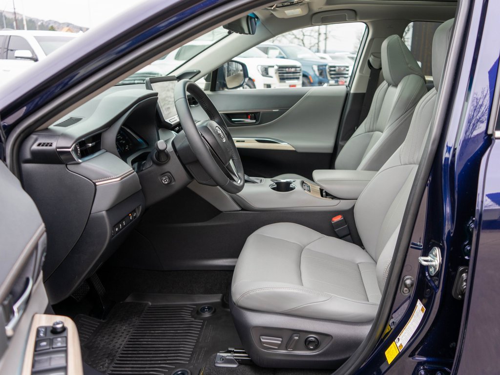 Used 2024 Toyota Venza Limited image 11