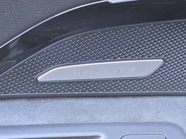 New 2025 Audi SQ5 Prestige image 11