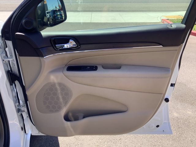 Used 2020 Jeep Grand Cherokee Overland AWD/4WD image 38