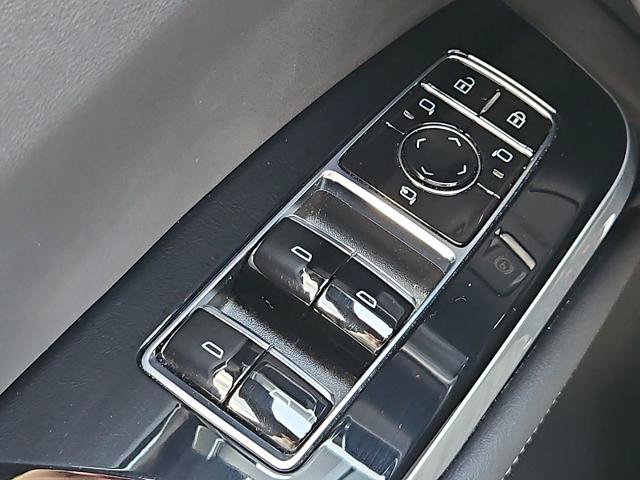 Used 2025 Cadillac Escalade ESV Sport w/ LPO, ONYX Package AWD/4WD image 23