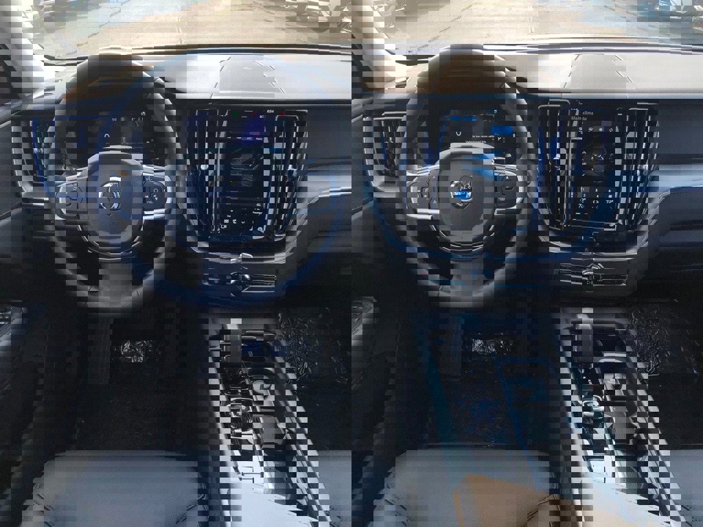 New 2025 Volvo XC60 B5 Core w/ Protection Package Premier image 16