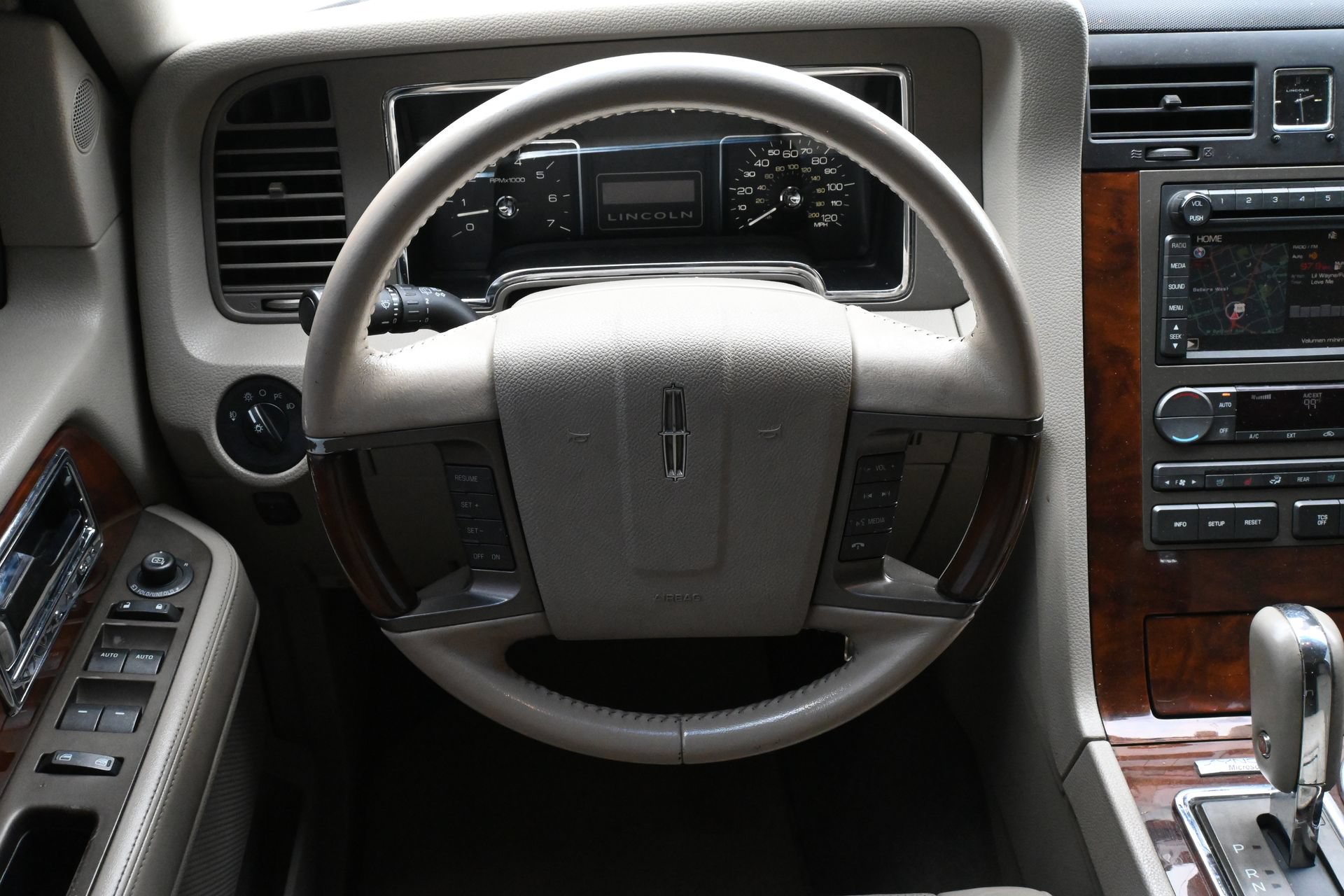 Used 2013 Lincoln Navigator 2WD w/ HD Trailer Tow Pkg image 11
