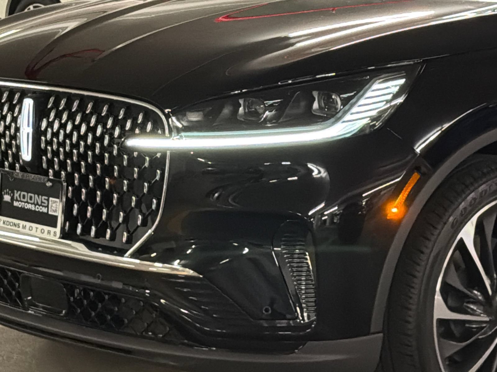 New 2026 Lincoln Aviator Reserve AWD/4WD image 2