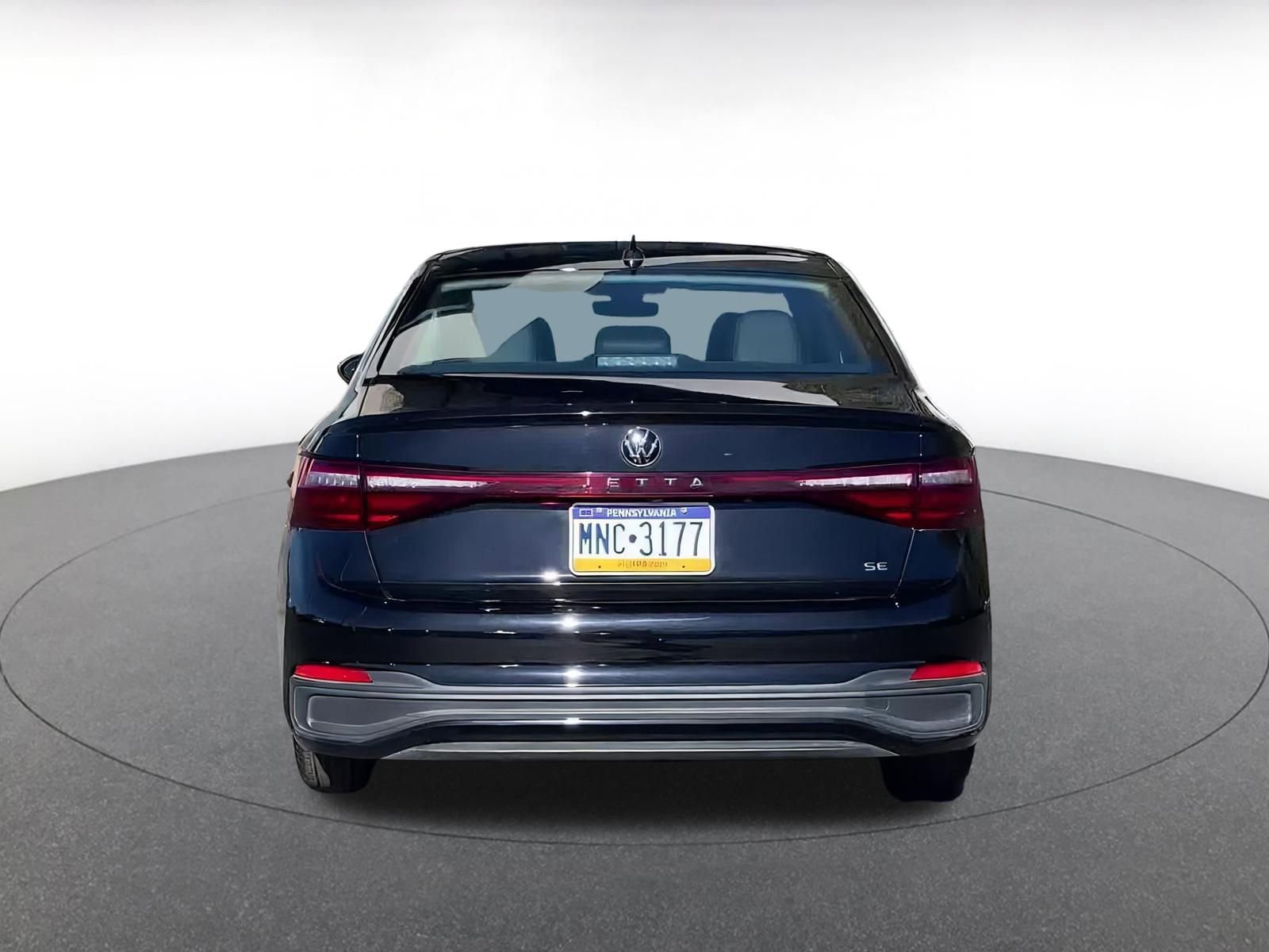 Used 2025 Volkswagen Jetta SE image 12