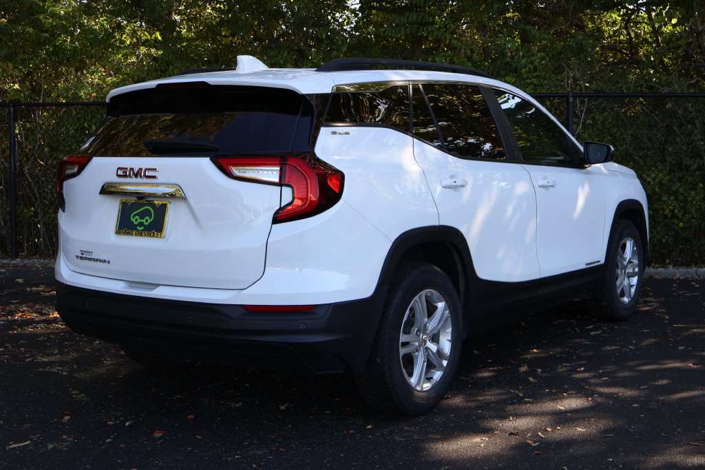 Certified 2023 GMC Terrain SLE w/ Driver Convenience Package FWD image 10
