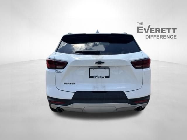 New 2026 Chevrolet Blazer LT w/ Midnight/Sport Edition FWD image 6