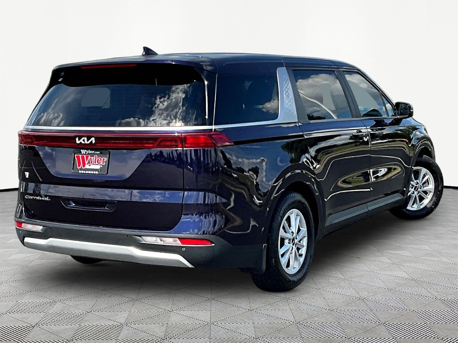 Used 2022 Kia Carnival LX FWD image 6