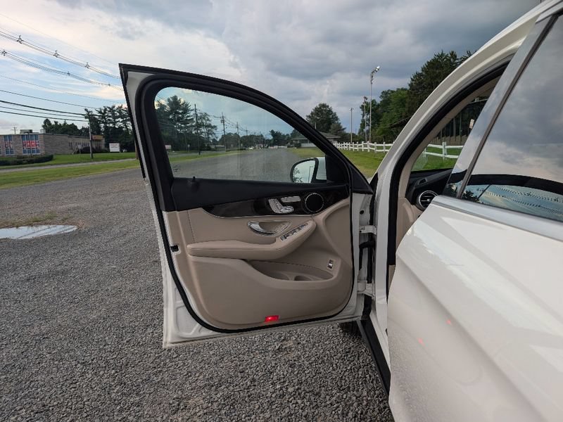 Used 2018 Mercedes-Benz GLC 300 4MATIC image 10