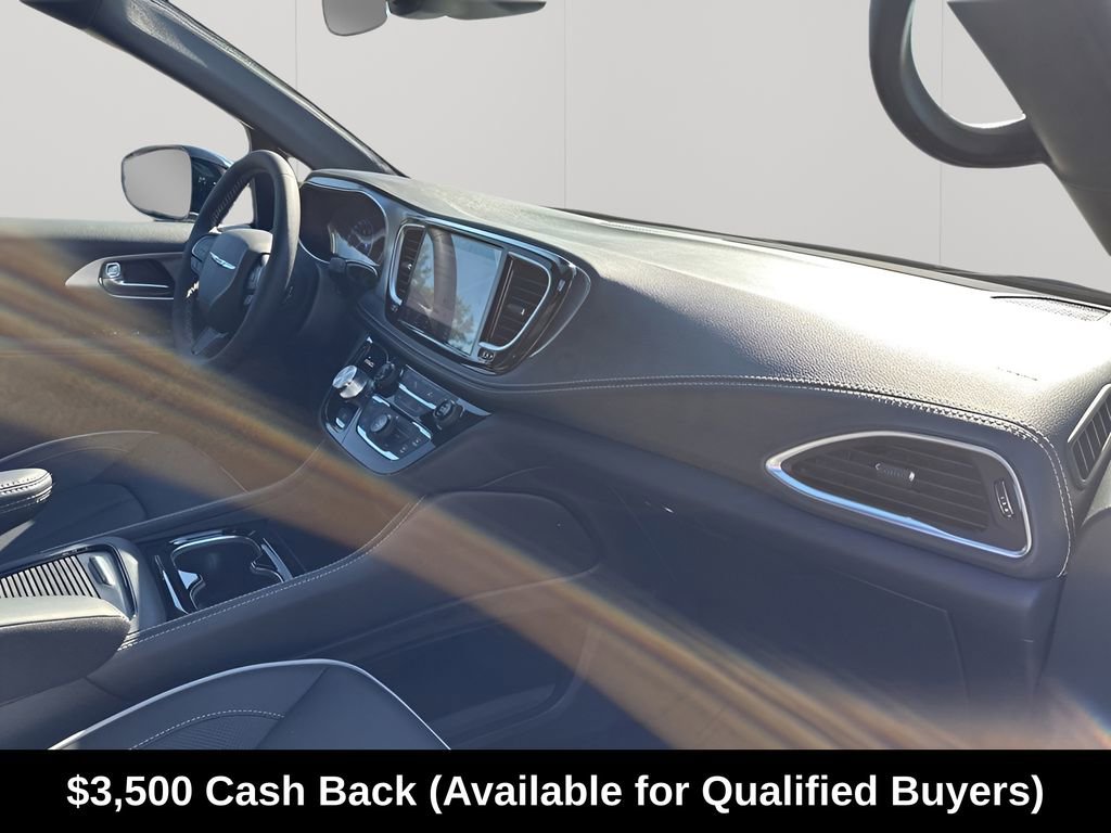 New 2026 Chrysler Pacifica Limited w/ S Appearance Package FWD image 15