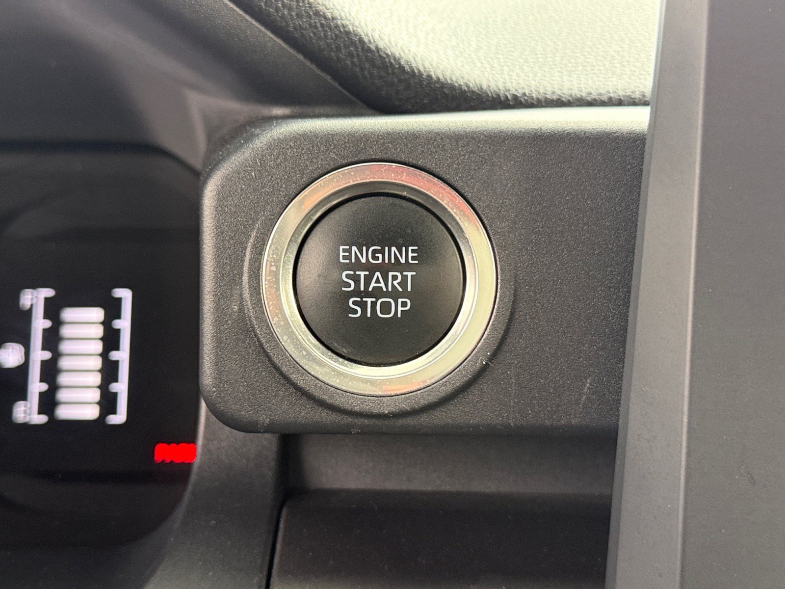 Used 2025 Toyota 4Runner SR5 AWD/4WD image 28