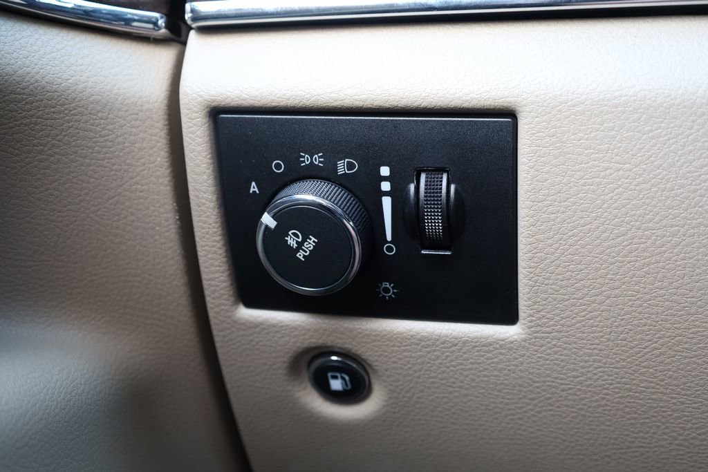 Used 2014 Jeep Grand Cherokee Overland image 20