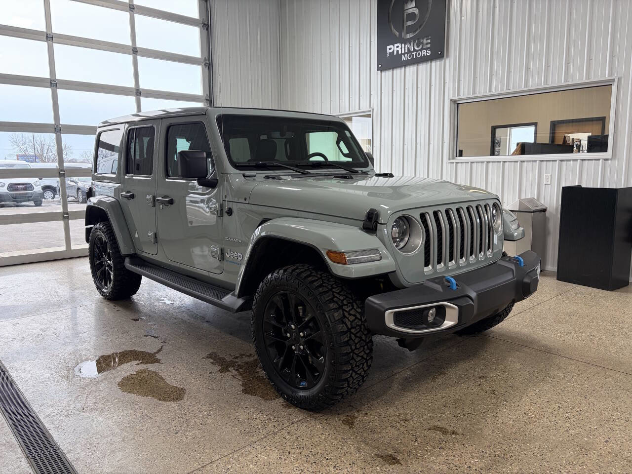 Used 2023 Jeep Wrangler Unlimited Sahara w/ Cold Weather Group image 6