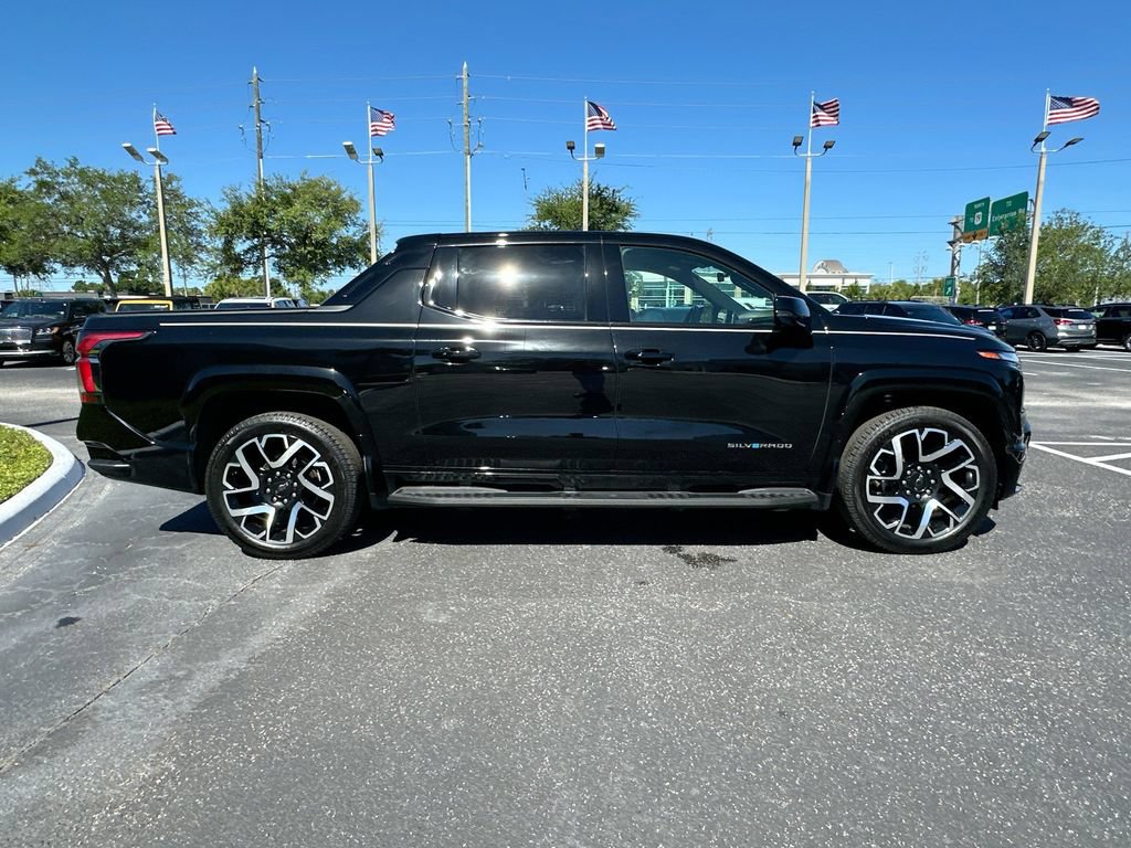 Certified 2025 Chevrolet Silverado EV RST AWD/4WD image 4